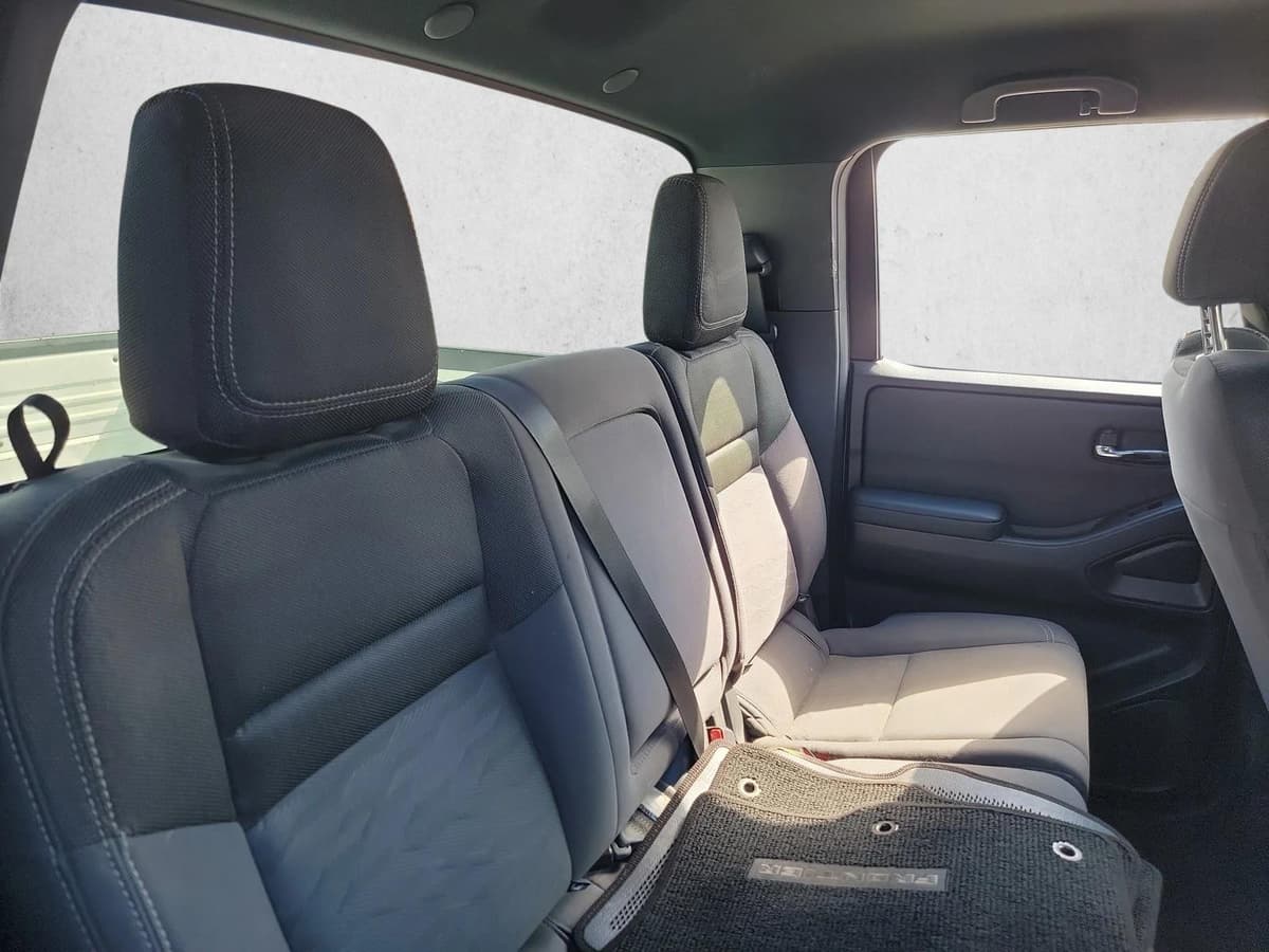 2023 Nissan Frontier - Image 15