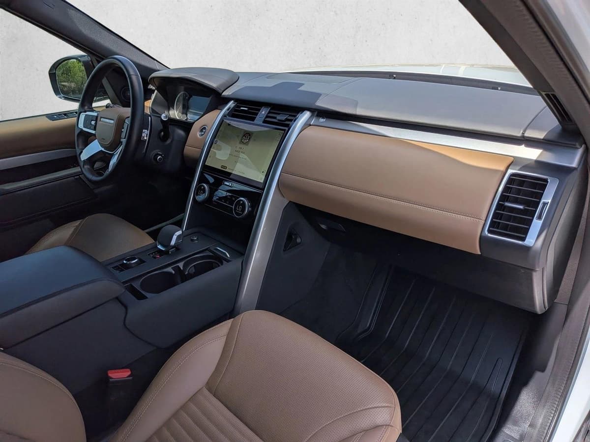 2023 Land Rover Discovery - Image 22