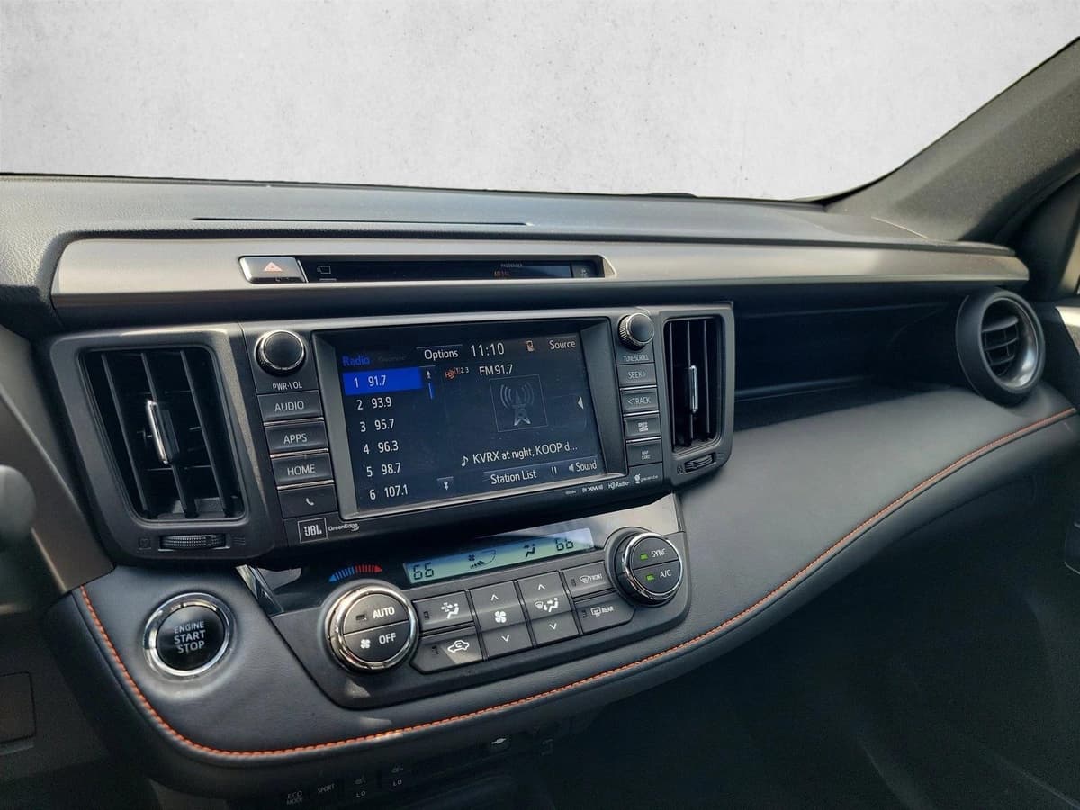 2016 Toyota RAV4 - Image 18