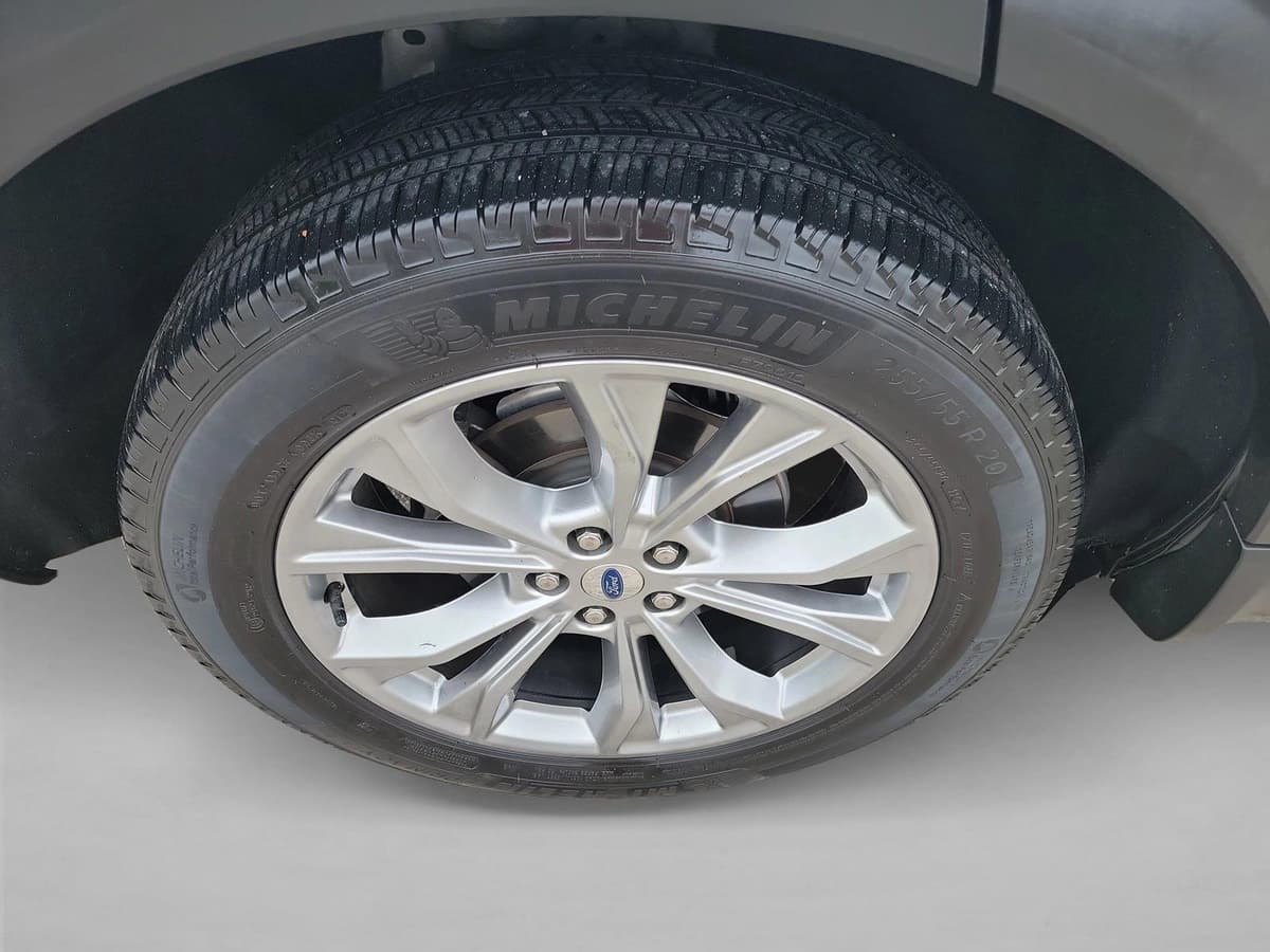 2024 Ford Explorer - Image 11