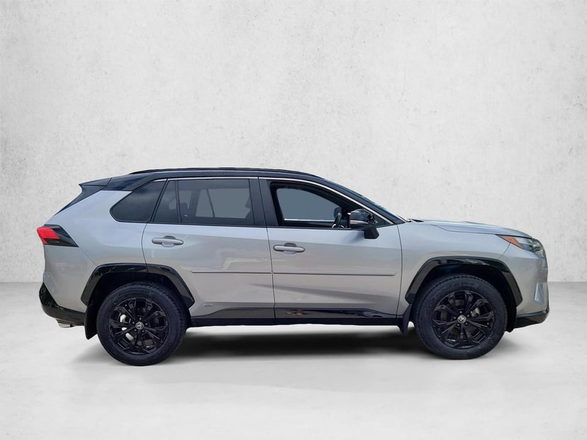 2022 Toyota RAV4 Hybrid - Image 3