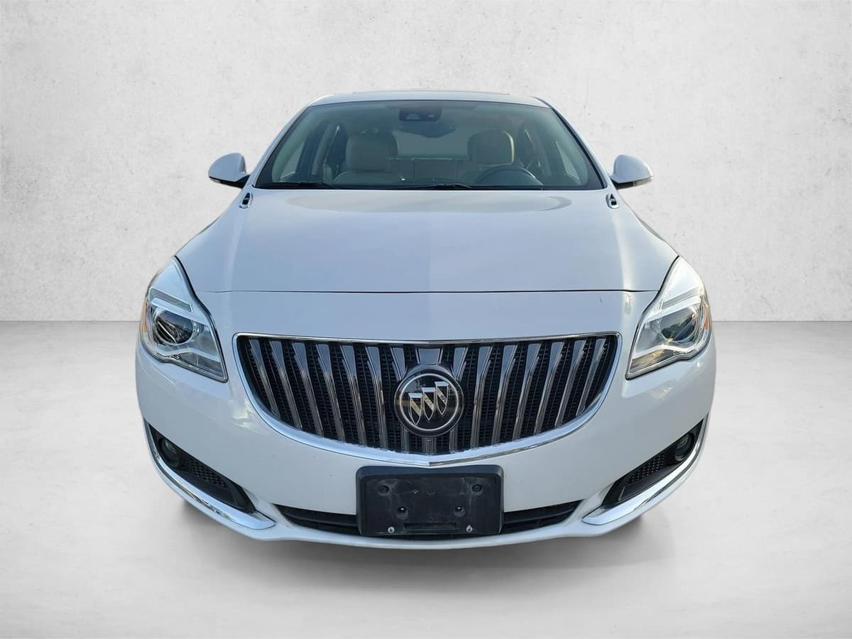 2016 Buick Regal - Image 2