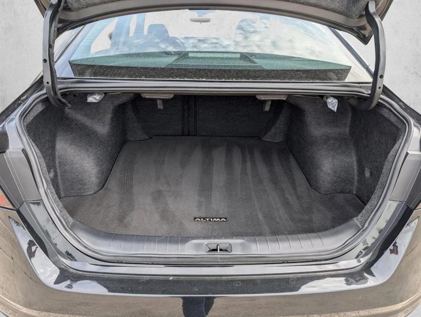 2025 Nissan Altima - Image 2