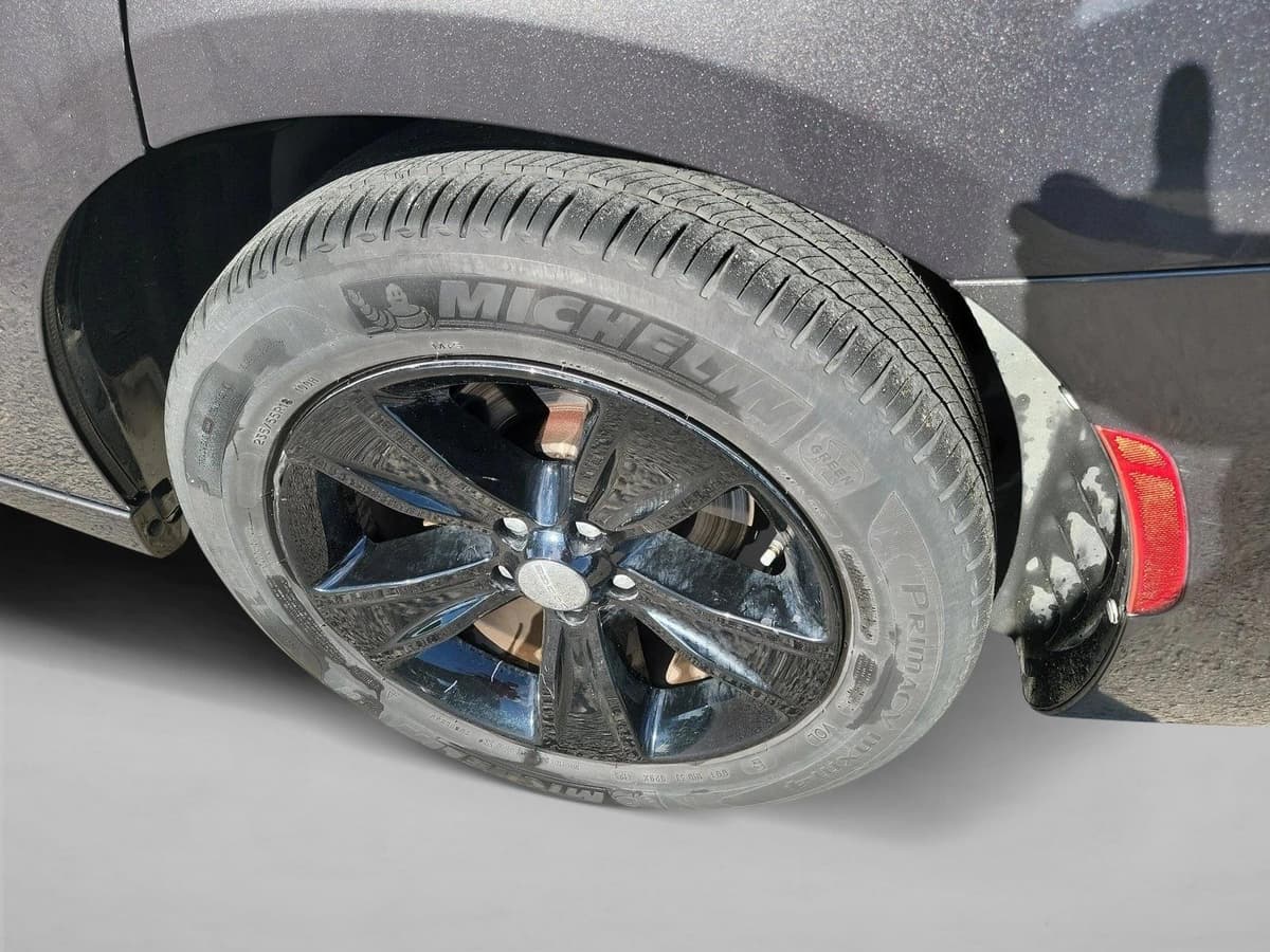 2018 Dodge Charger - Image 13