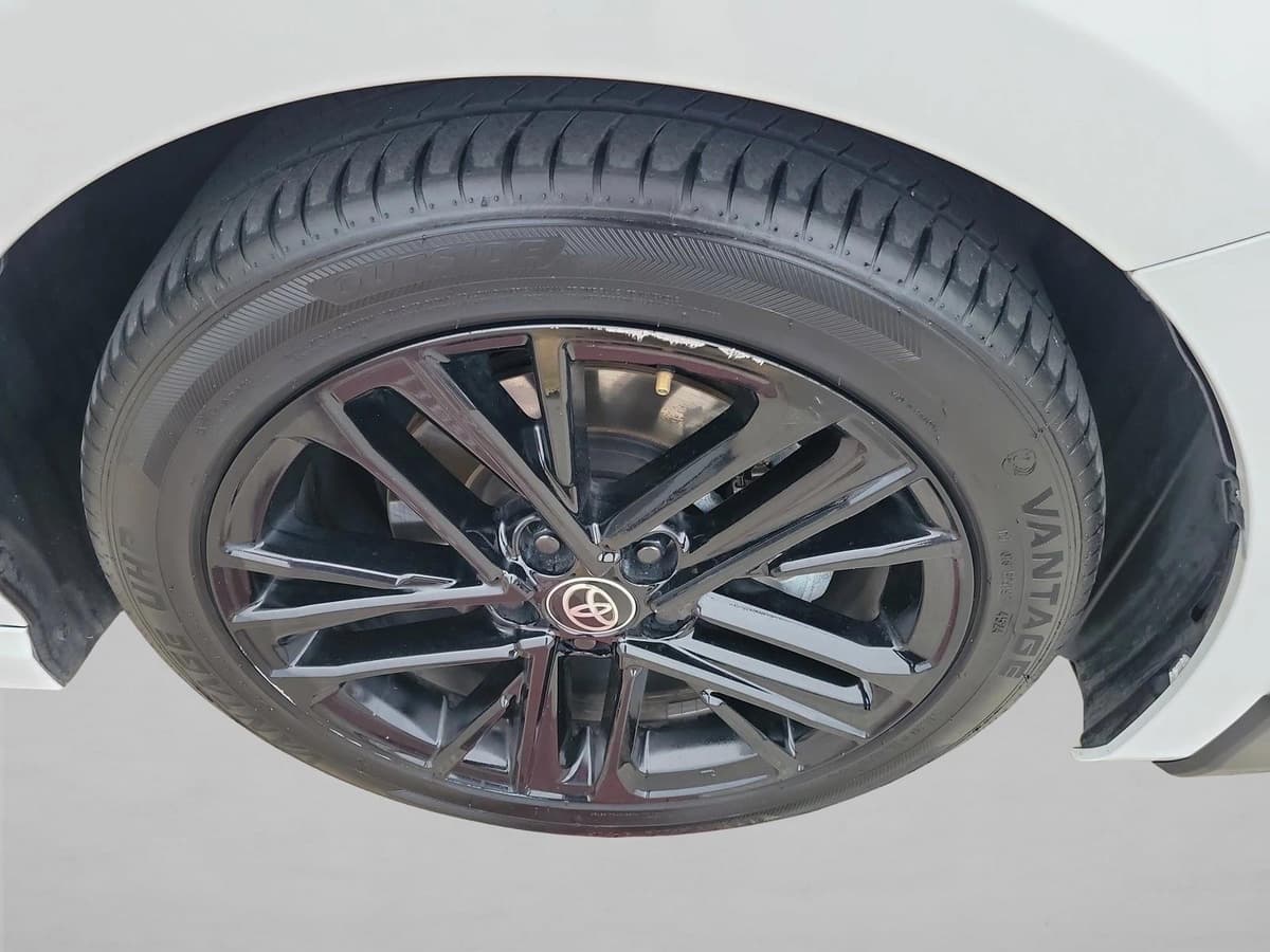 2025 Toyota Camry - Image 10