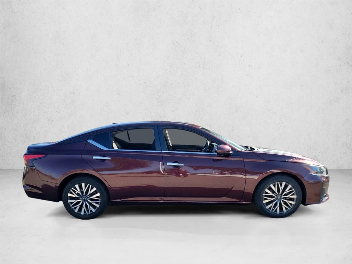 2023 Nissan Altima - Image 3