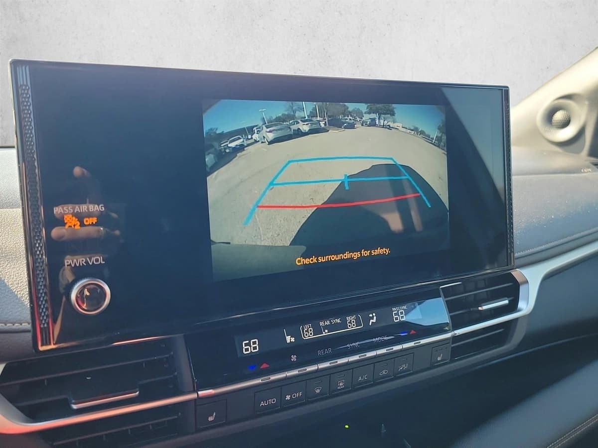 2025 Toyota Sienna - Image 23