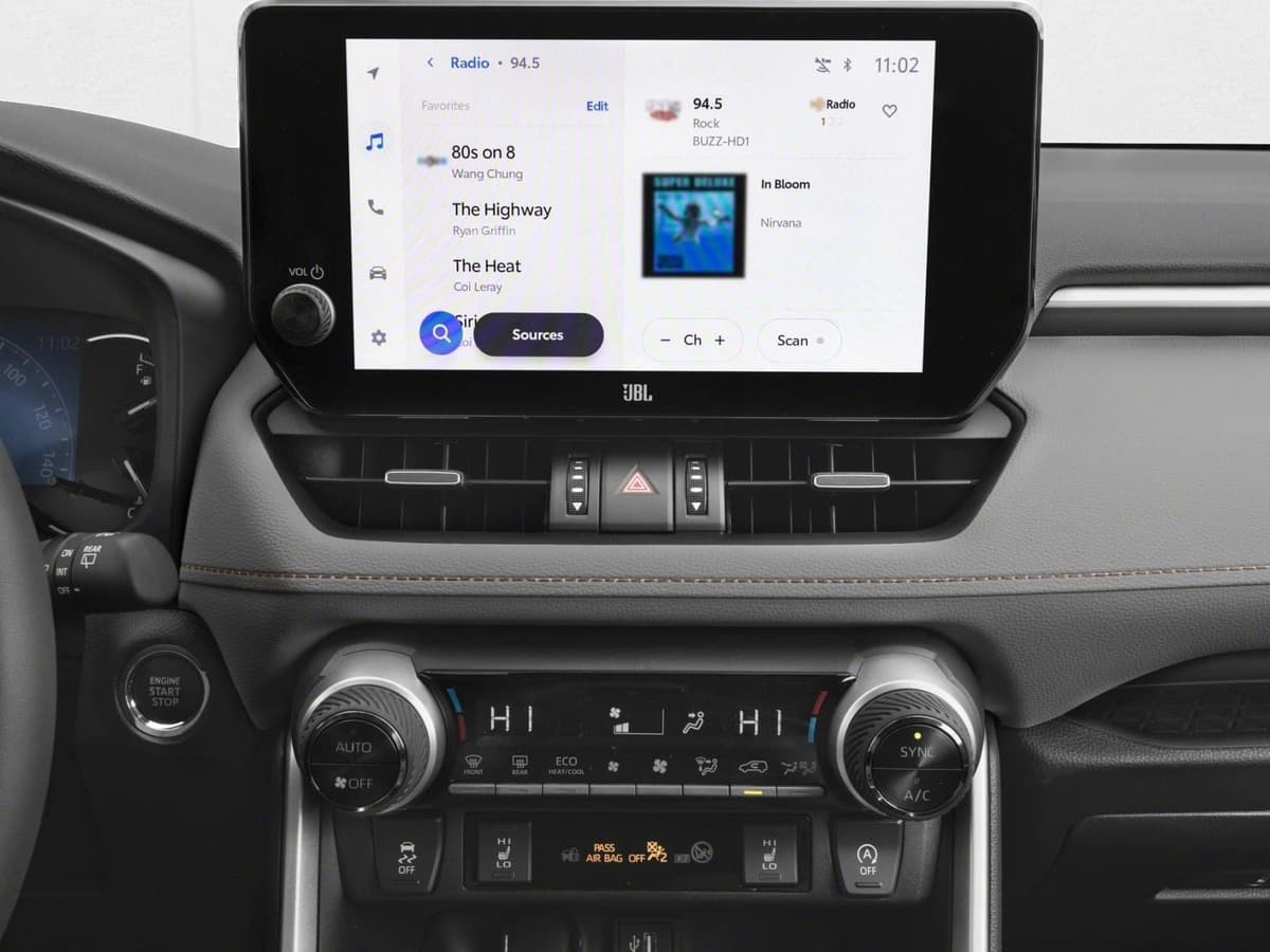 2025 Toyota RAV4 - Image 7