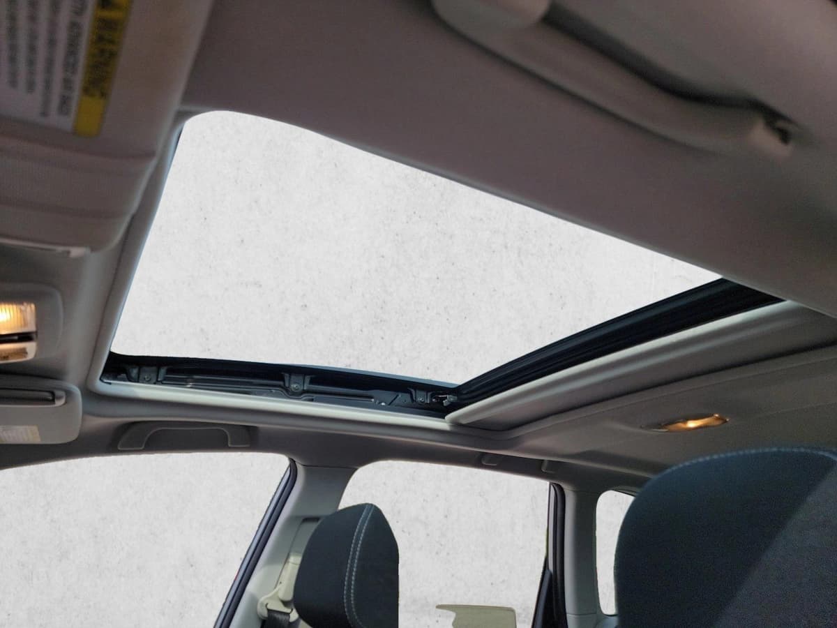 2016 Subaru Forester - Image 16