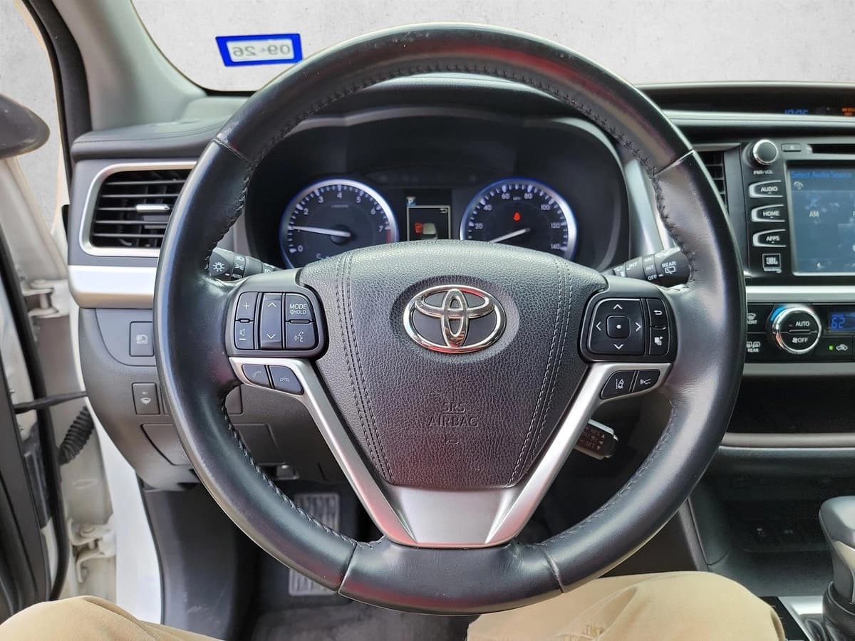 2017 Toyota Highlander - Image 17