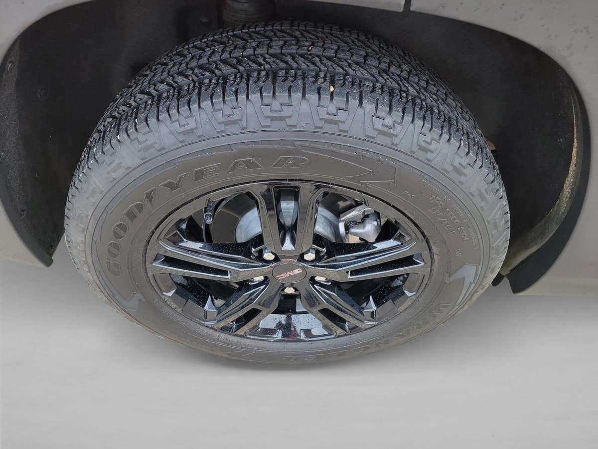 2024 GMC Terrain - Image 11