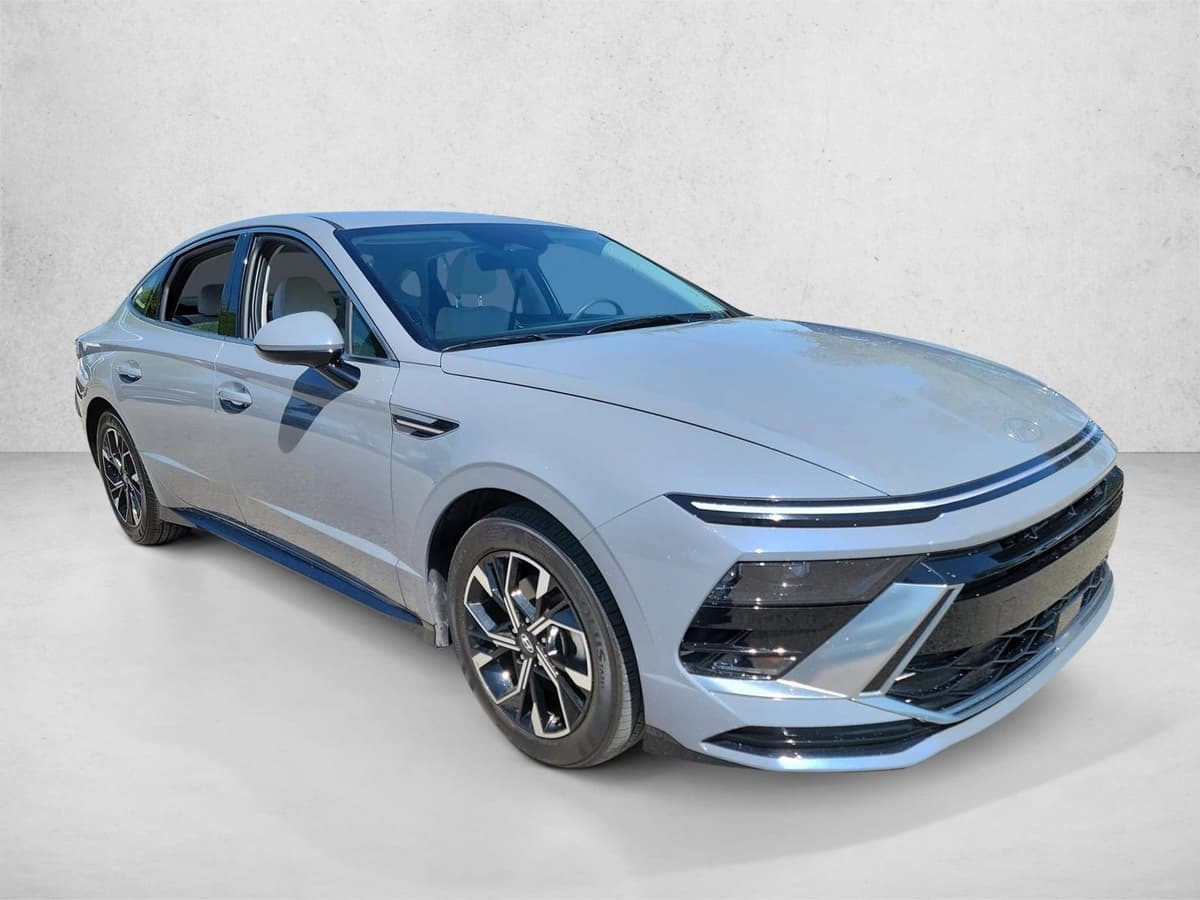 2025 Hyundai Sonata - Image 3