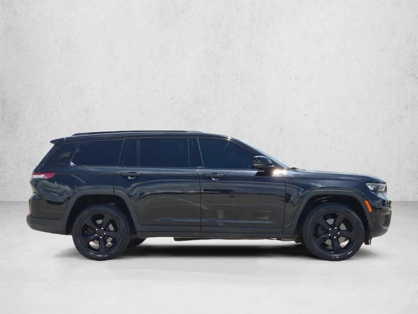 2023 Jeep Grand Cherokee - Image 3