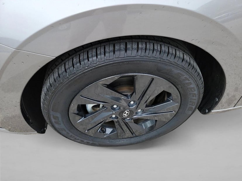 2023 Hyundai Elantra - Image 9