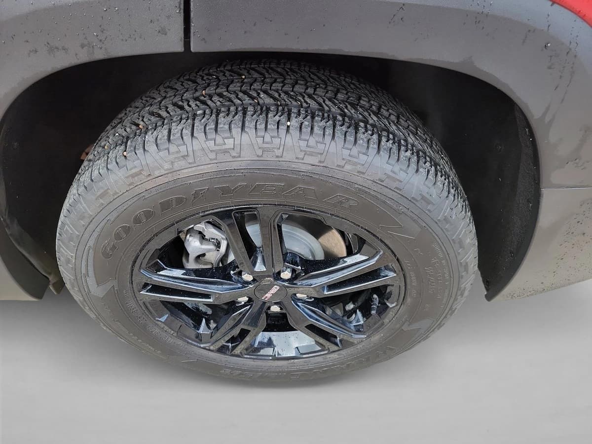 2024 GMC Terrain - Image 12