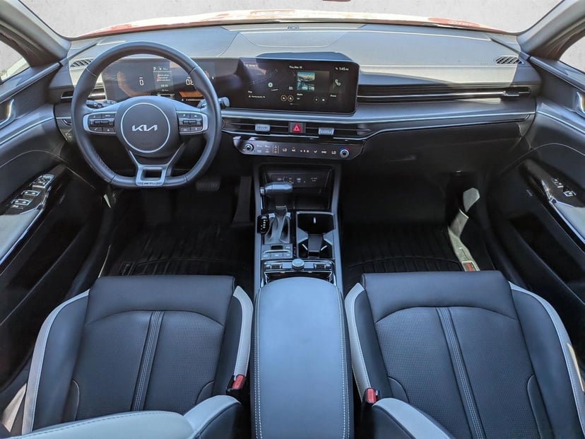 2025 Kia K5 - Image 18
