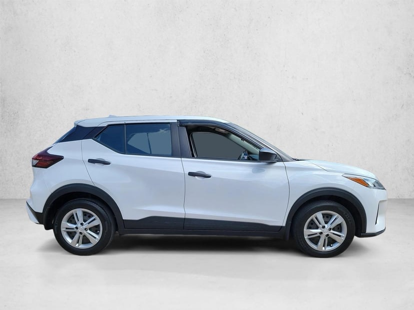 2023 Nissan Kicks - Image 2