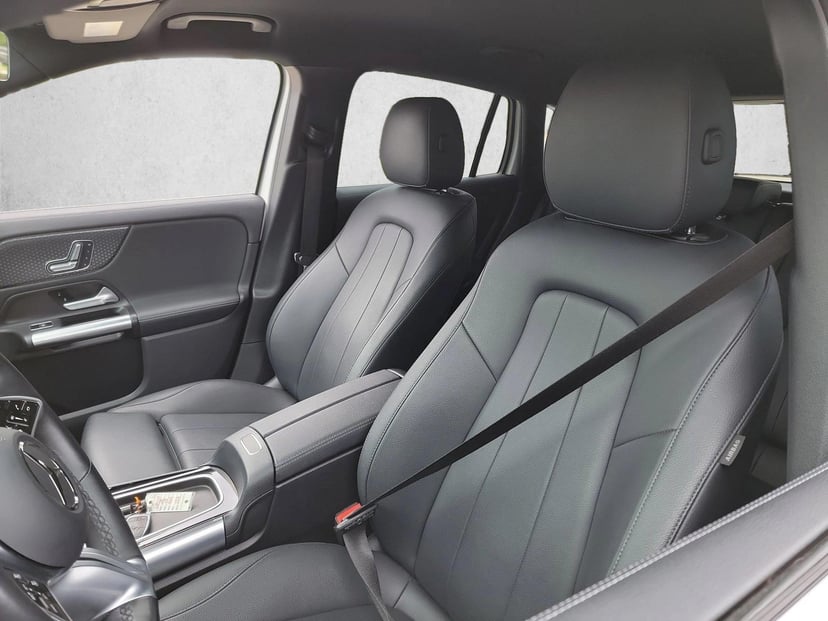 2025 Mercedes-Benz GLA 250 - Image 13