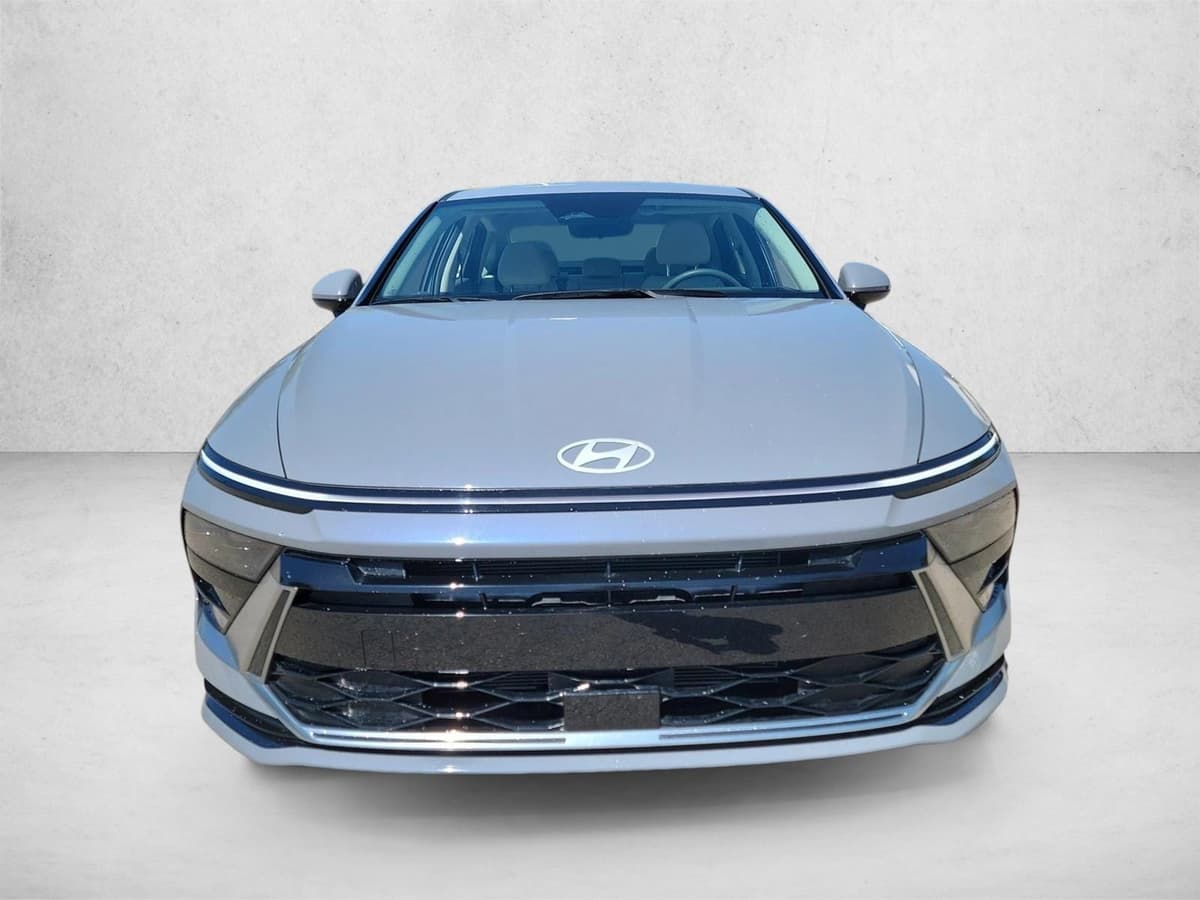 2025 Hyundai Sonata - Image 2