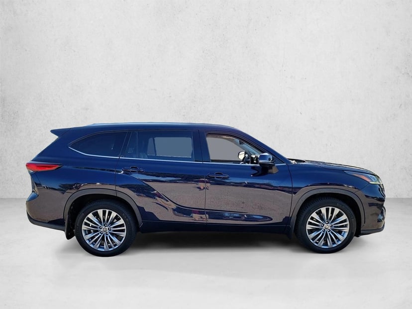 2022 Toyota Highlander - Image 1