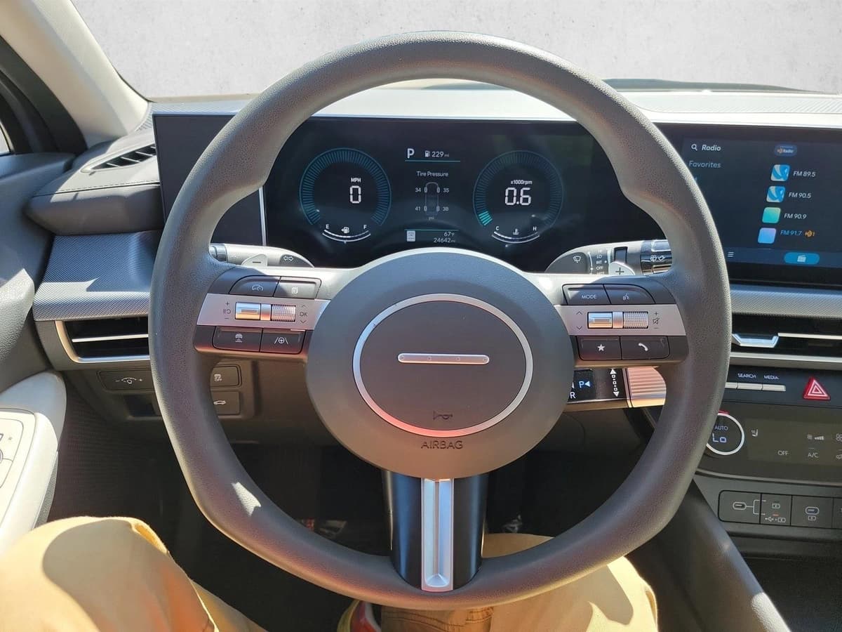 2025 Hyundai Sonata - Image 18