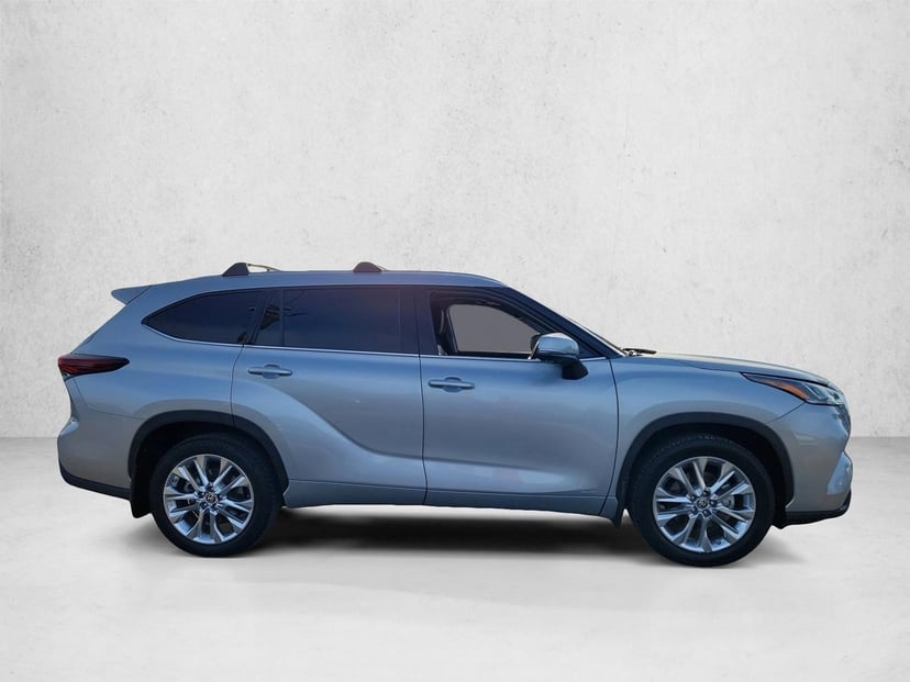 2024 Toyota Highlander Hybrid - Image 4