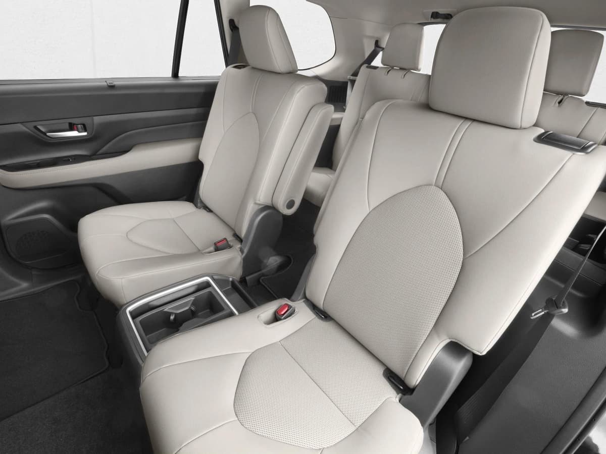 2026 Toyota Grand Highlander Hybrid - Image 9