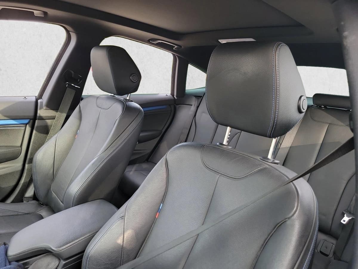 2018 BMW 340i - Image 13