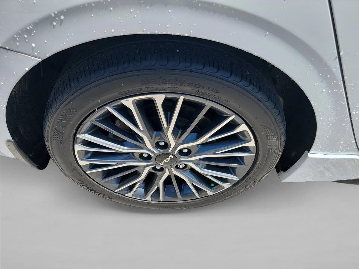 2023 Kia Forte - Image 11