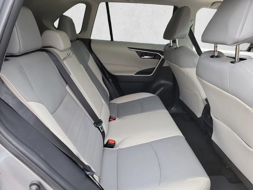 2025 Toyota RAV4 - Image 16