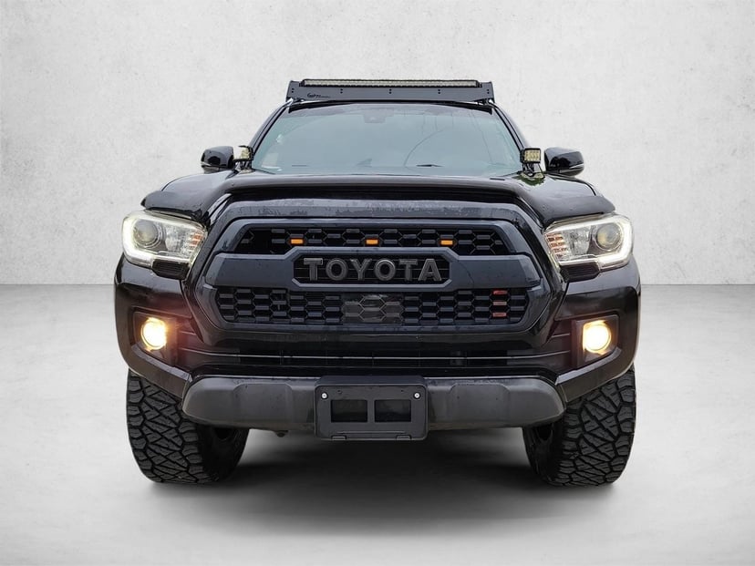 2019 Toyota Tacoma - Image 2