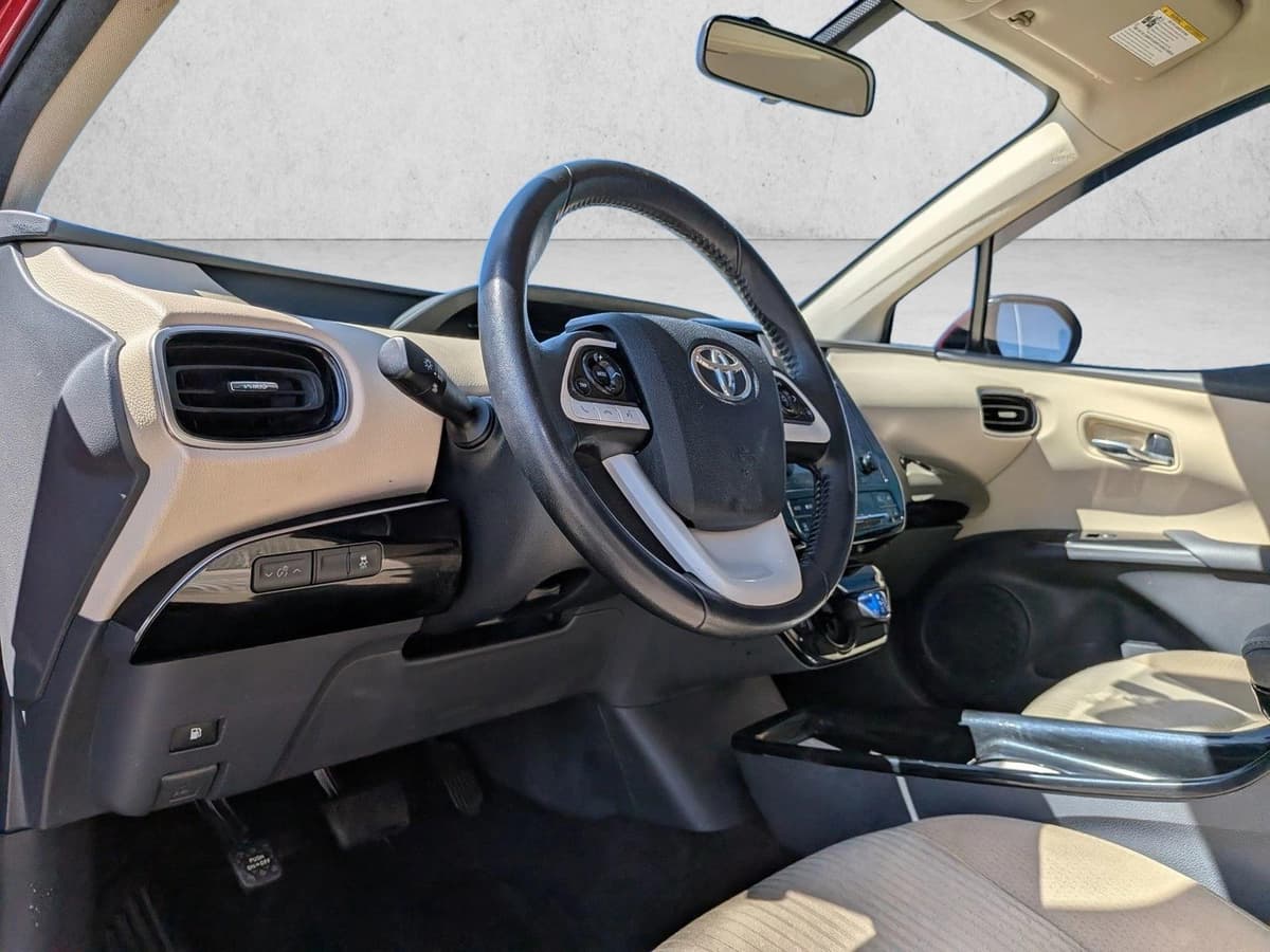 2016 Toyota Prius - Image 10