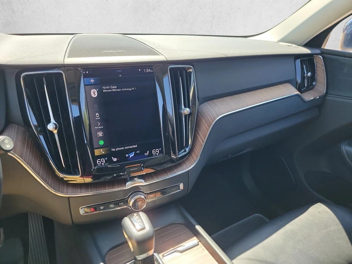 2021 Volvo XC60 - Image 21