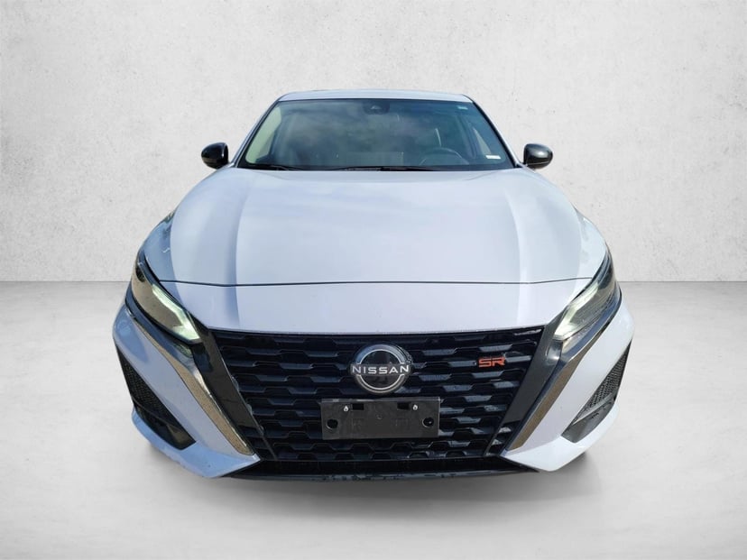 2023 Nissan Altima - Image 2