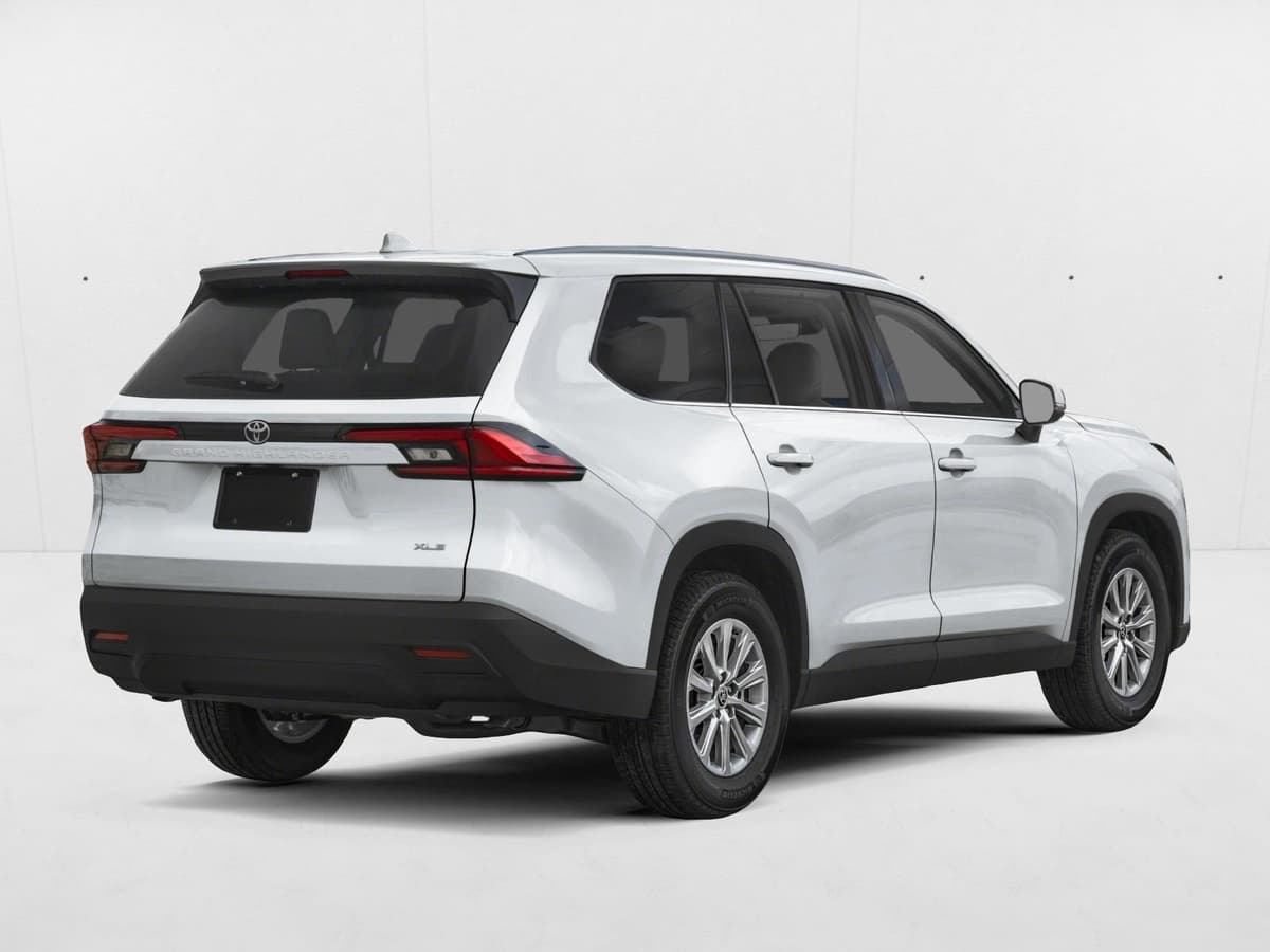 2026 Toyota Grand Highlander - Image 2
