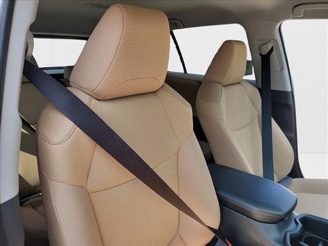 2025 Toyota RAV4 Hybrid - Image 15