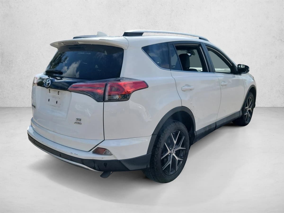 2016 Toyota RAV4 - Image 5