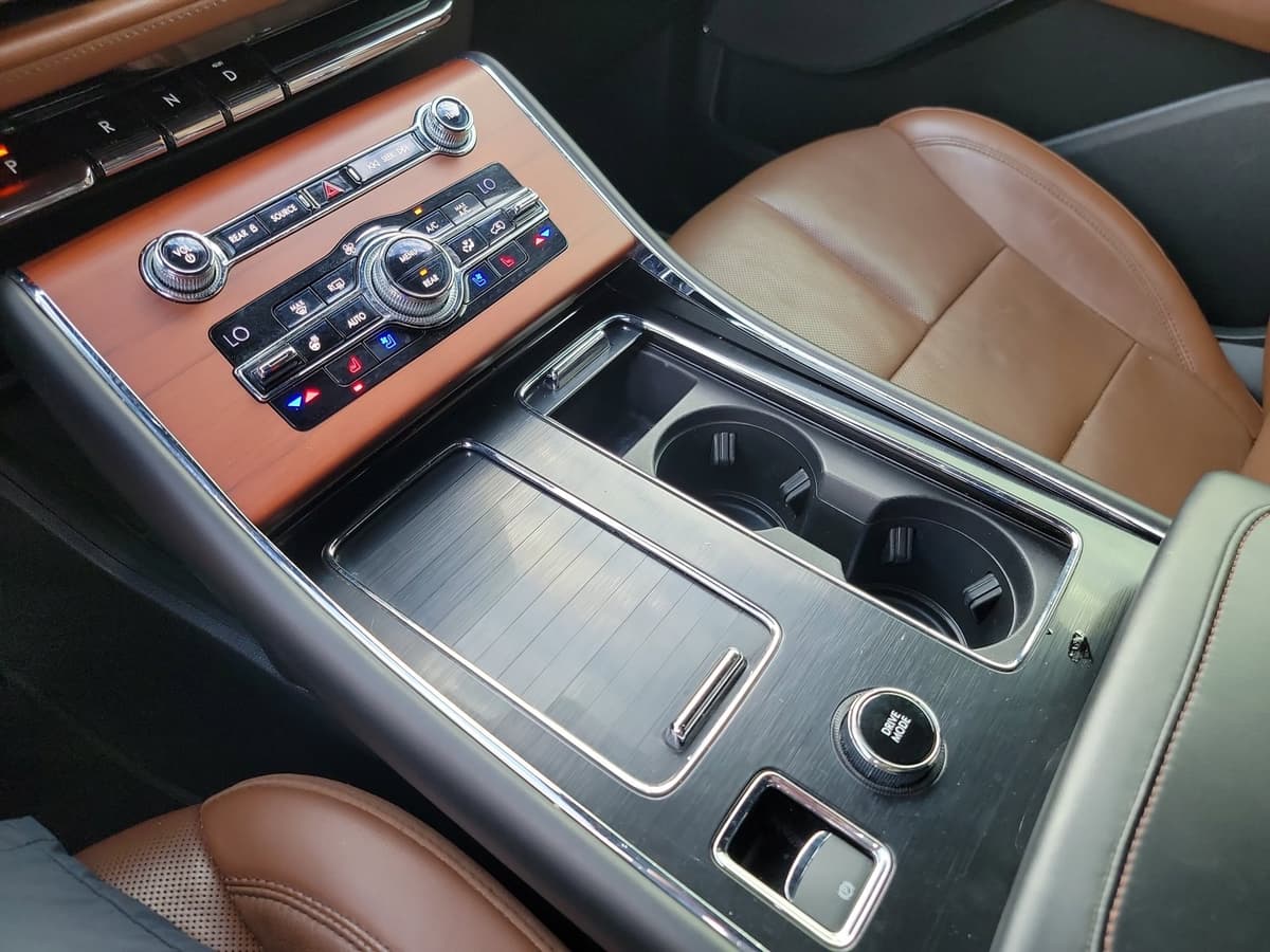 2020 Lincoln Aviator - Image 22