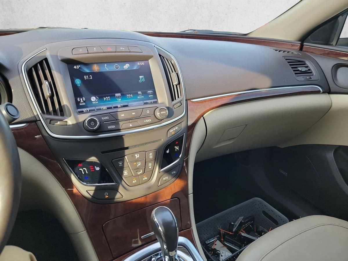 2016 Buick Regal - Image 23