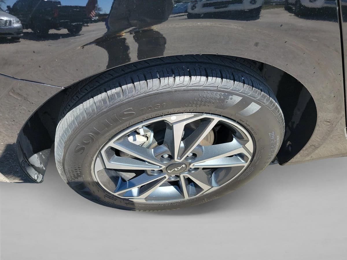 2024 Kia Forte - Image 11