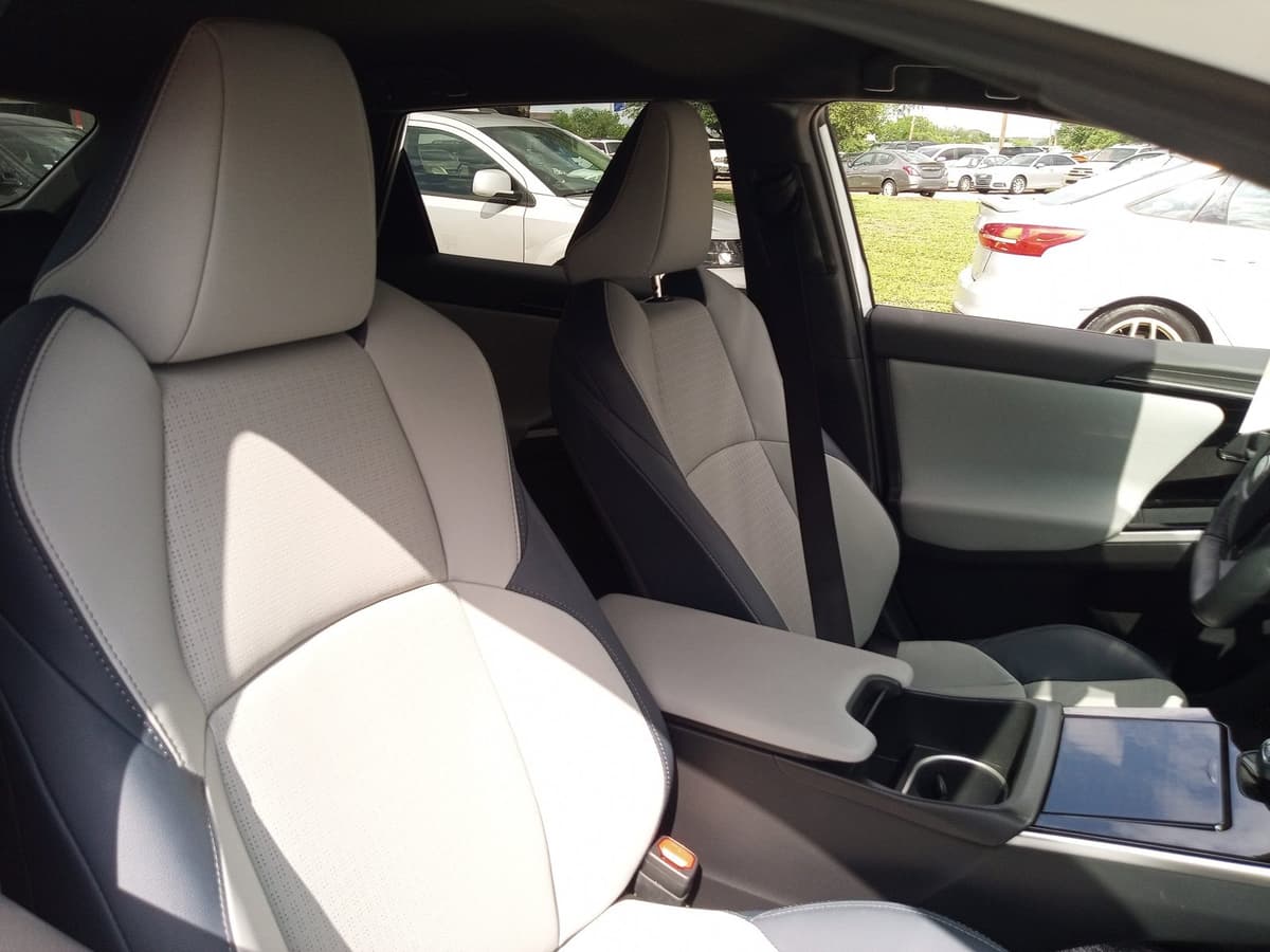 2025 Subaru Solterra - Image 15