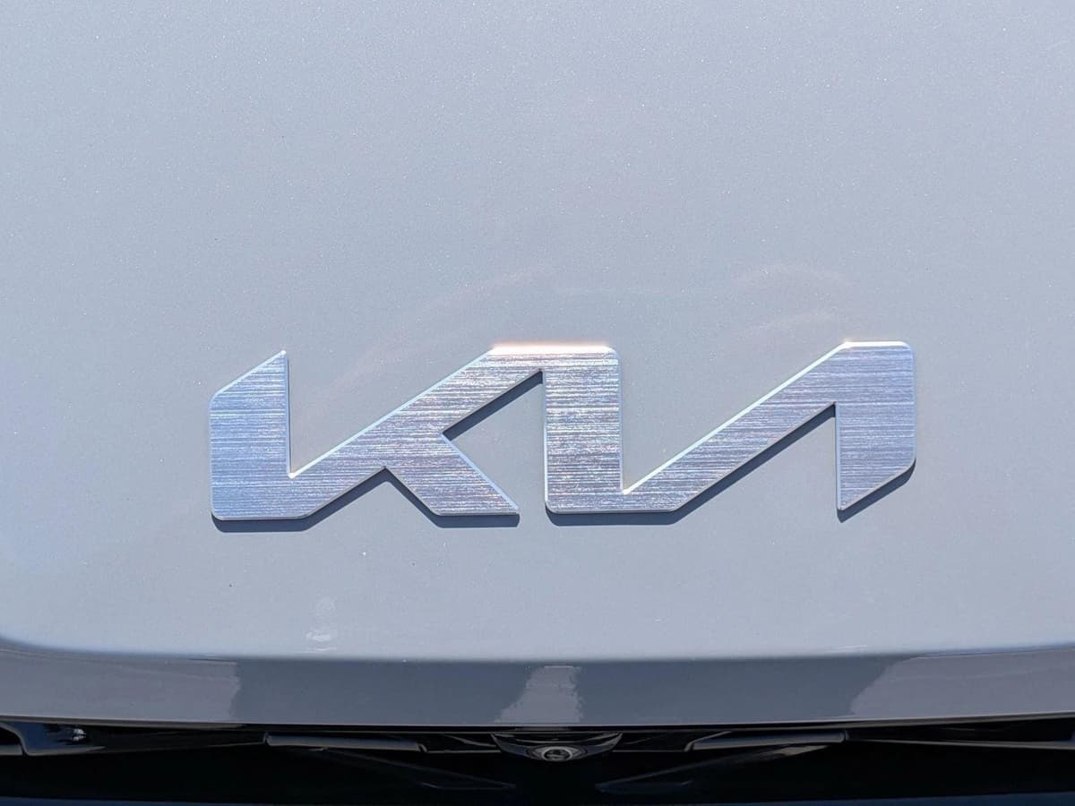 2025 Kia K5 - Image 23