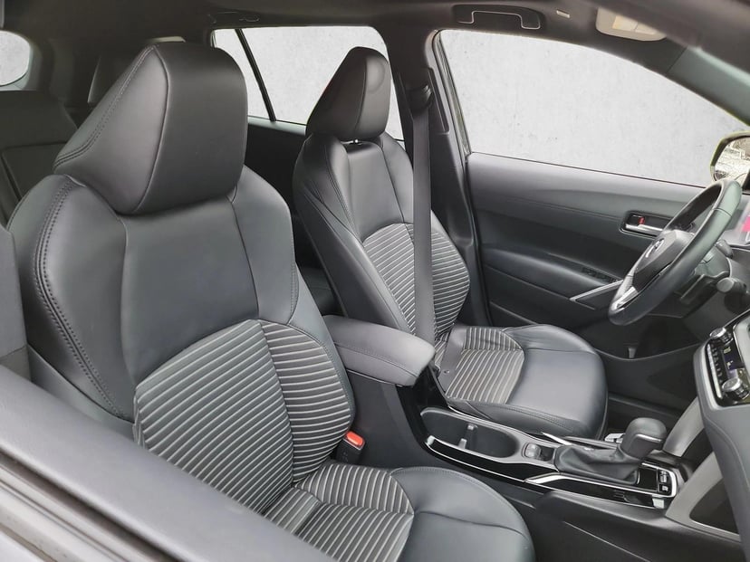 2023 Toyota Corolla Cross Hybrid - Image 6