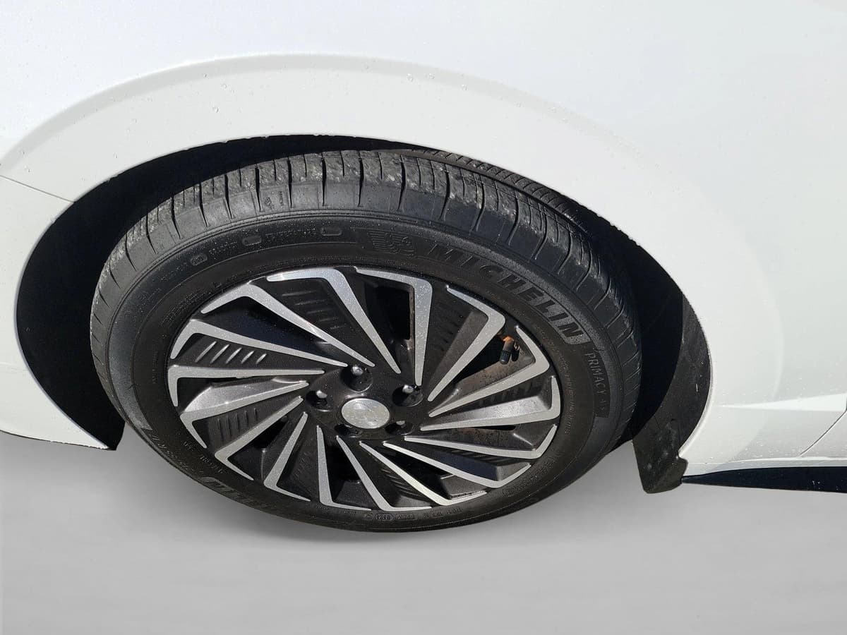 2023 Hyundai Sonata Hybrid - Image 9