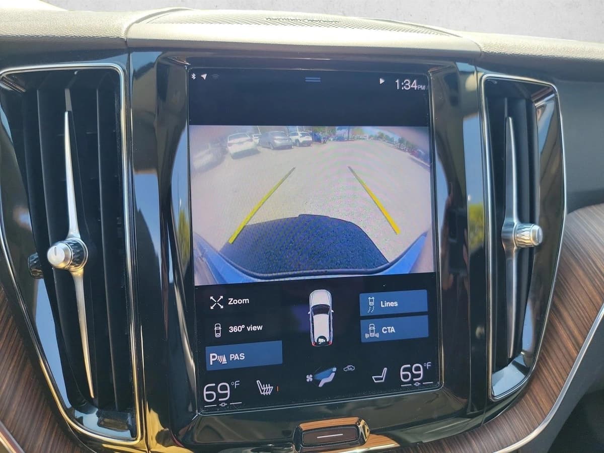 2021 Volvo XC60 - Image 23