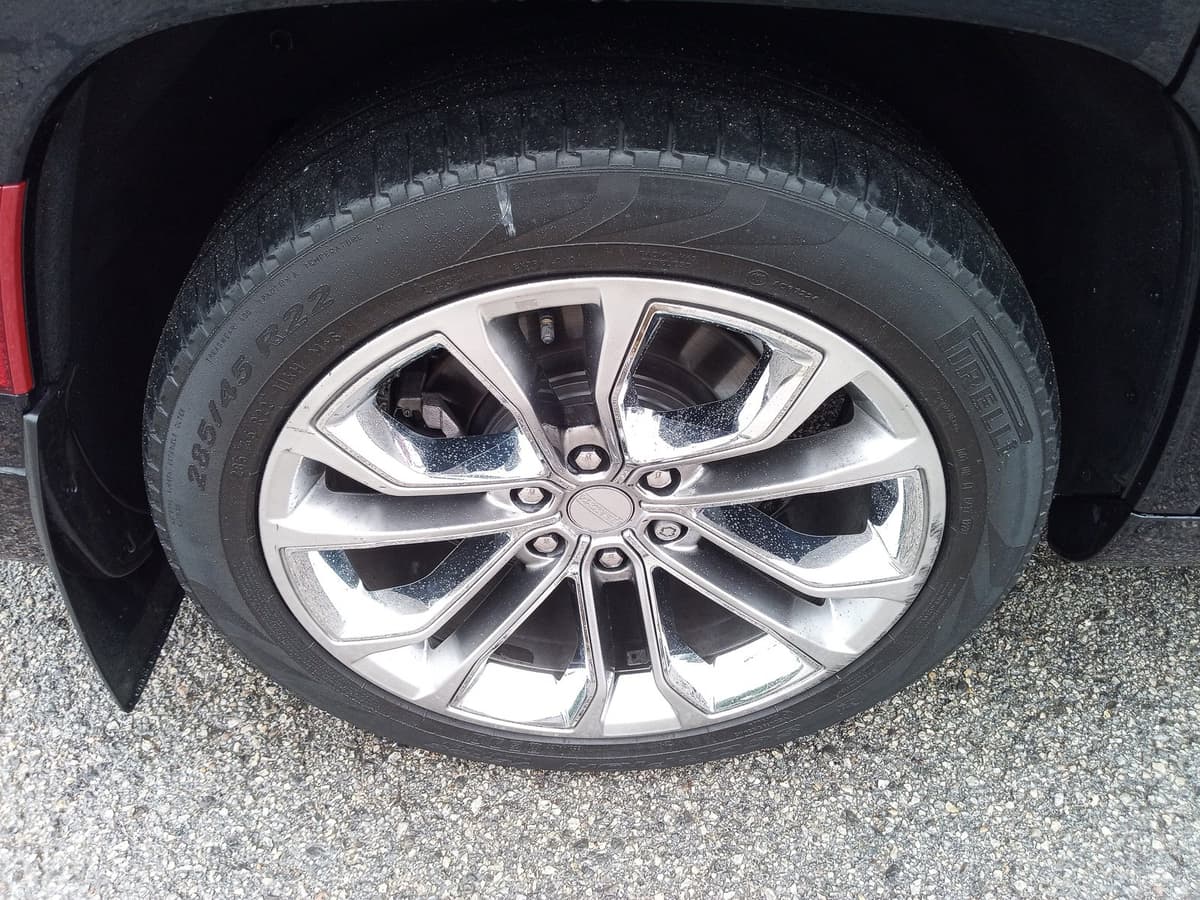 2023 Jeep Grand Wagoneer - Image 11