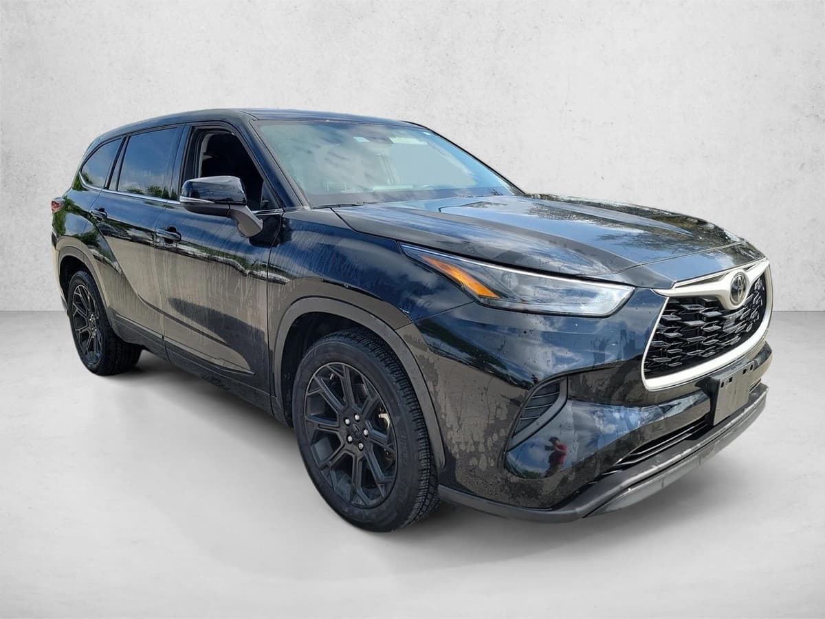 2022 Toyota Highlander - Image 3