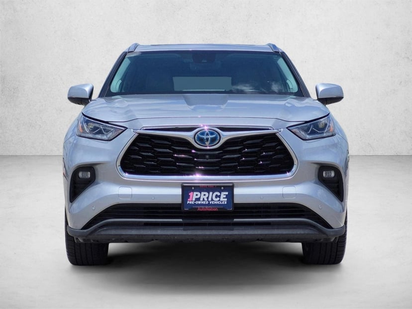 2022 Toyota Highlander Hybrid - Image 2