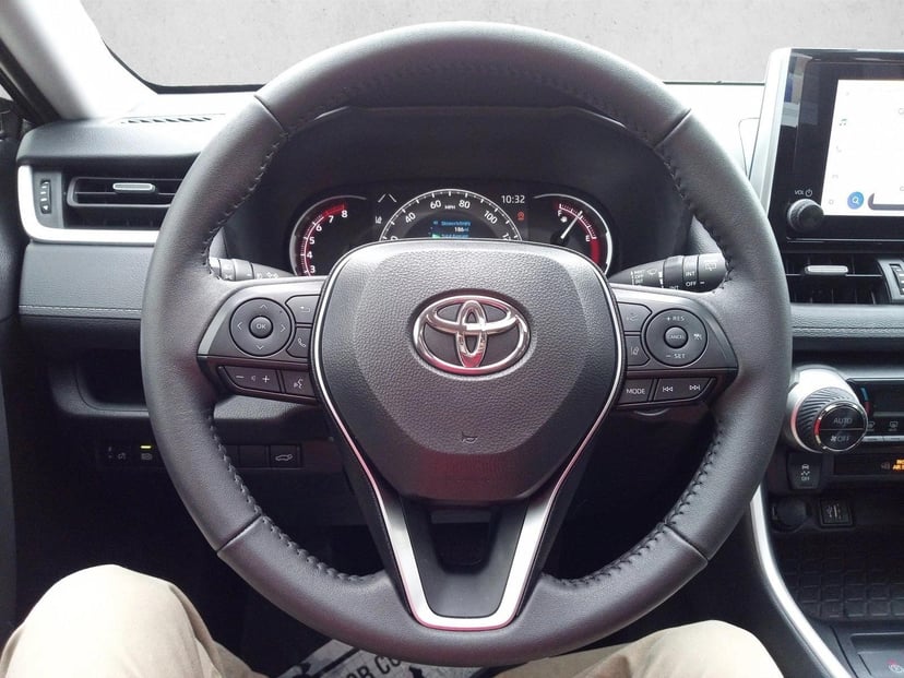 2025 Toyota RAV4 - Image 19