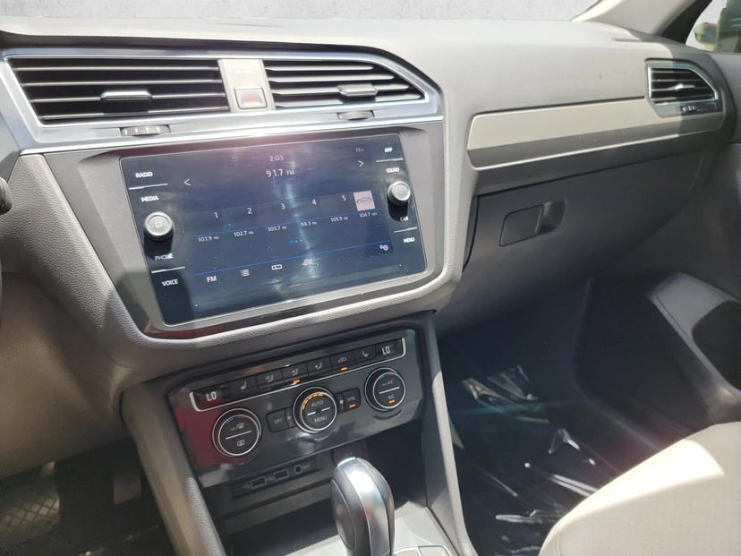 2018 Volkswagen Tiguan - Image 22